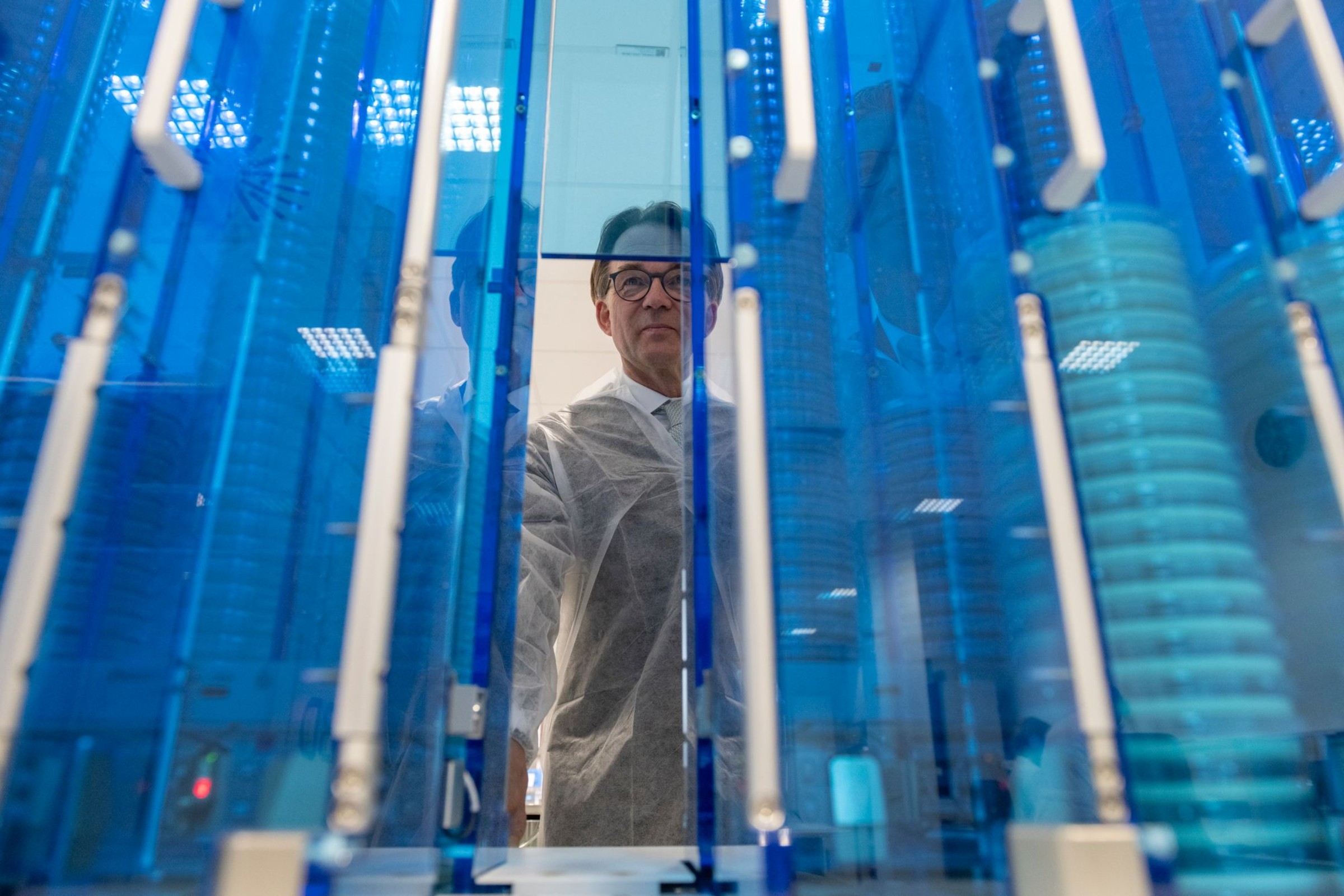LMU President Professor Matthias H. Tschöp on the tour of the newly opened Center for Diagnostics and Translational Research at the Max von Pettenkofer Institute for Hygiene and Medical Microbiology
