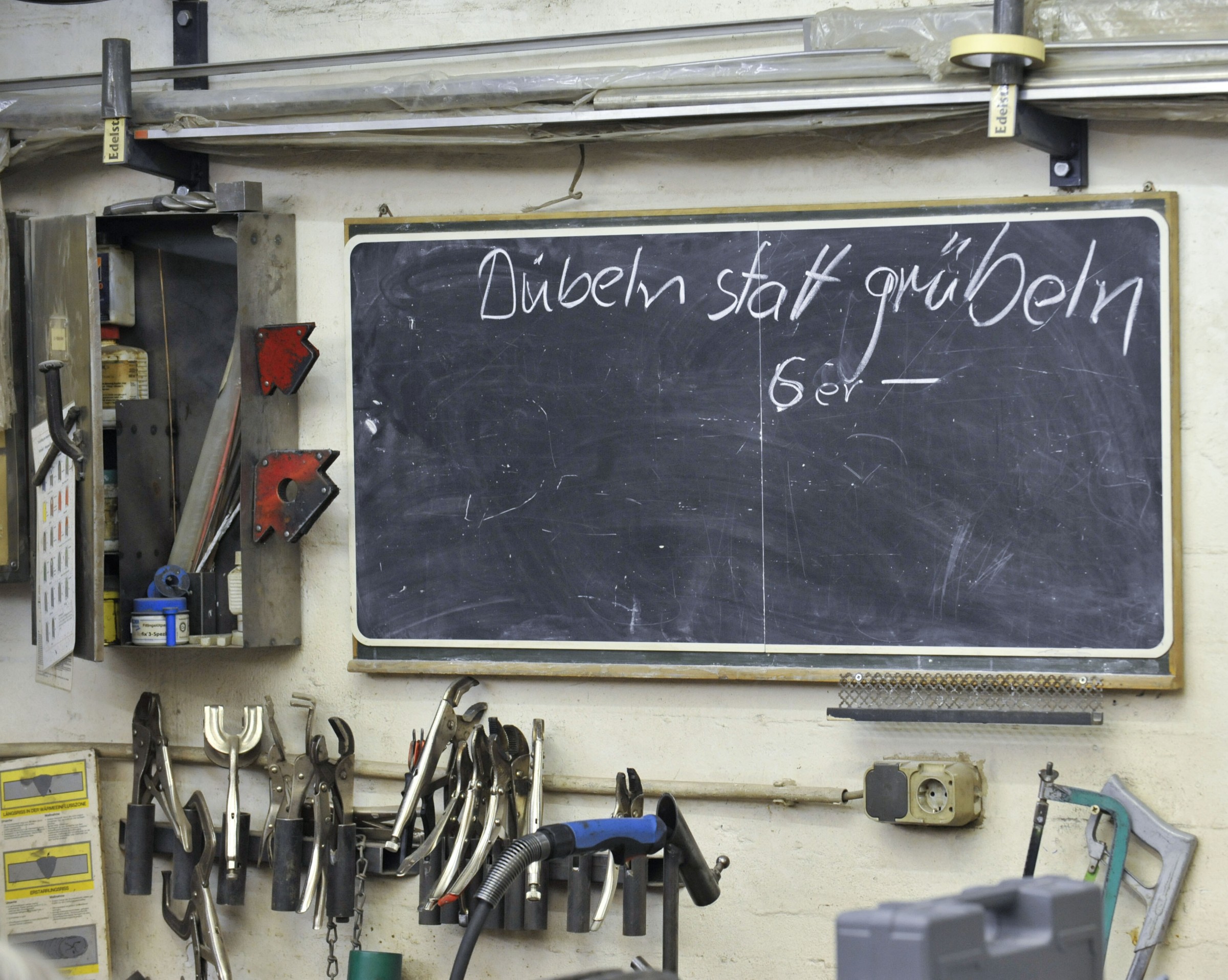 Werkzeuge für das Heimwerkerseminar ´Dübeln statt Grübeln´ im Münchner Haus der Eigenarbeit (HEI).