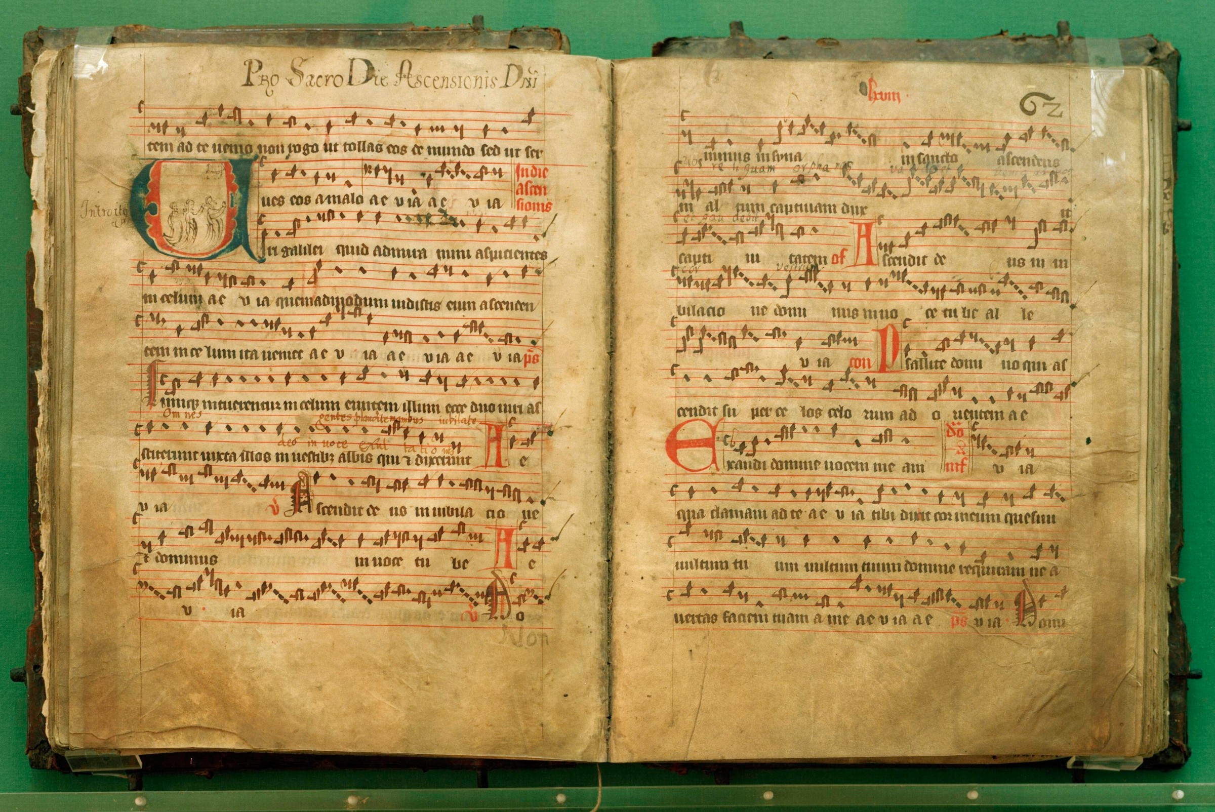 Handschriftliche Neumen auf Pergament: Ein Liturgisches Rollenbuch für die Kantoren des Deutschen Ordens aus der Mitte des 15. Jahrhunderts.