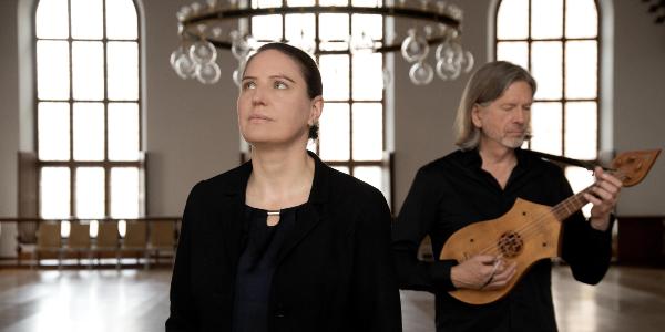 Prof. Dr. Irene Holzer und Joel Frederiksen