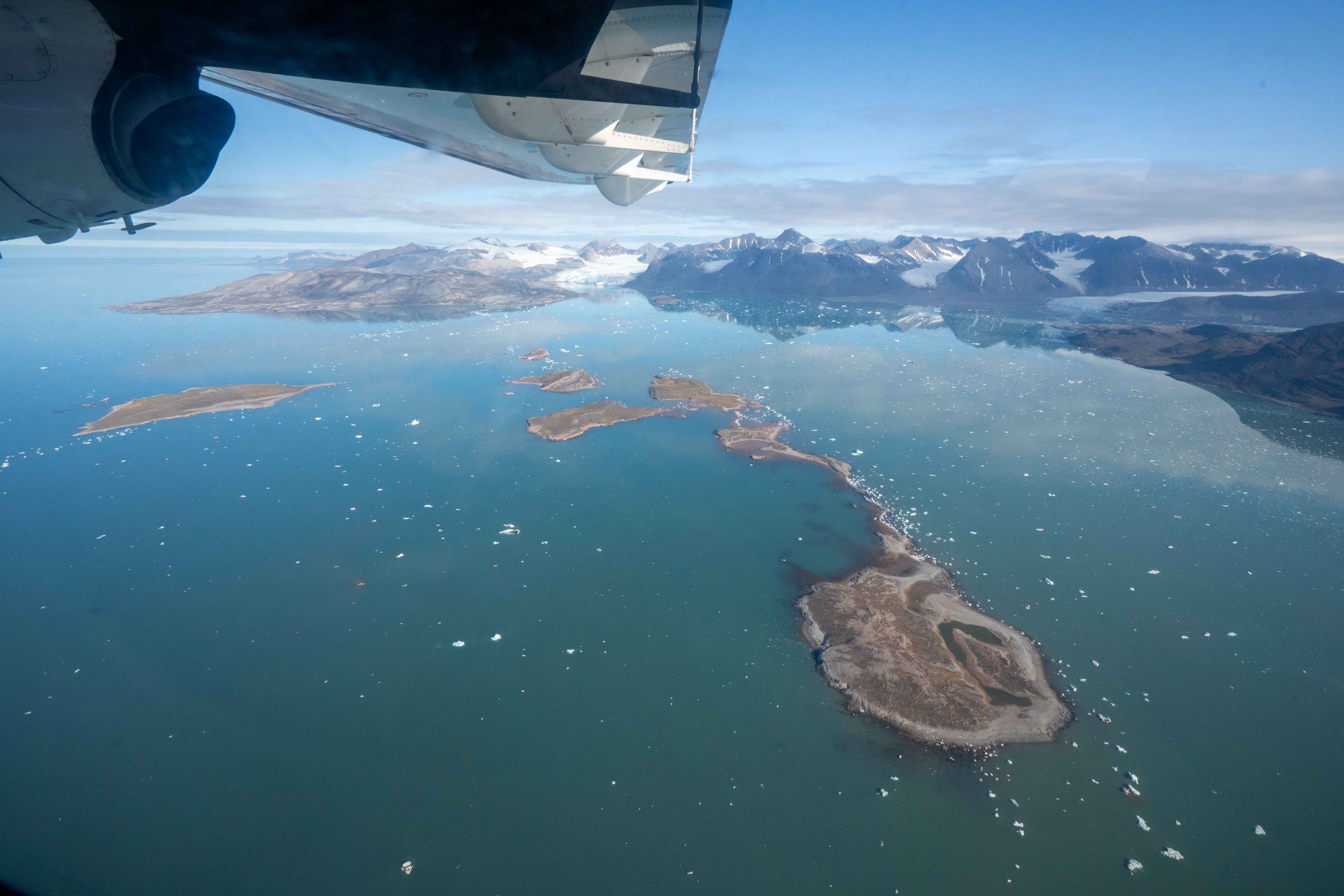Luftaufnahme des Kongsfjord, Spitzbergen.
