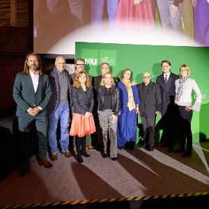 LMU-Präsident Matthias Tschöp und seine Vizepräsidentinnen und Vizepräsidenten bei der Erstsemesterbegrüßung 2025