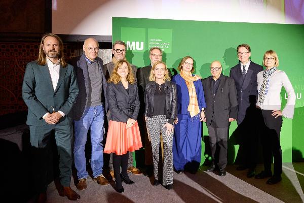 LMU-Präsident Matthias Tschöp und seine Vizepräsidentinnen und Vizepräsidenten bei der Erstsemesterbegrüßung 2025