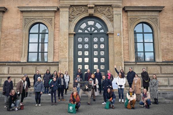 Students from Munich and Lille gathered in front of the Alte Pinakothek