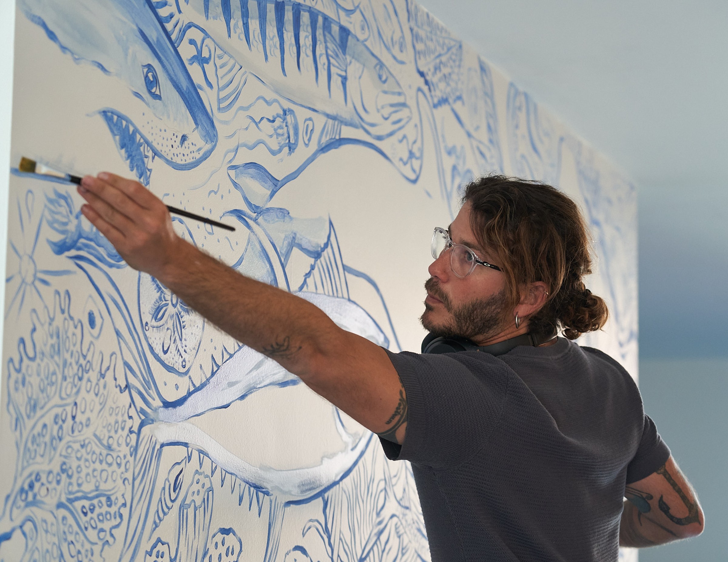 Artist Javier Espinosa is working on a mural at the LMU Biocenter
