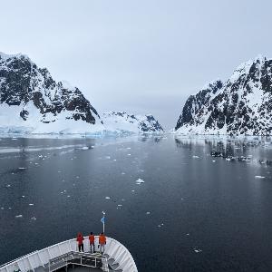 With the expedition ship in the Southern Ocean