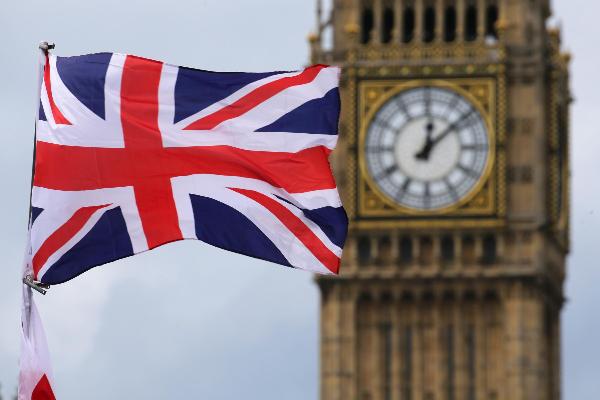 Die Britische Flagge weht vor dem Big Ben in London. | © picture alliance / dpa / Michael Kappeler Die Britische Flagge weht vor dem Big Ben in London.