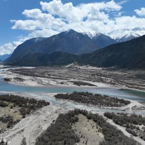 Die Forschenden untersuchten die CO2-Bilanz von Fließgewässern auf dem Qinghai-Tibet-Plateau – der größten zusammenhängenden Permafrost-Landschaft außerhalb der Arktis und Antarktis