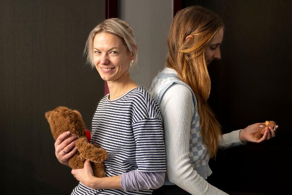 Prof. Sarah Diefenbach and Angelina Krupp with teddy bear prototypes