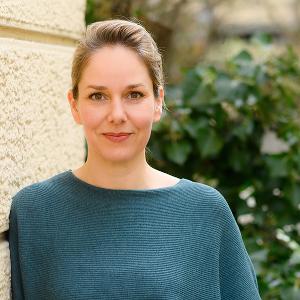 Porträt von Dr. Julia Hellmann, Leitung AG Globale Umweltgesundheit und Klimawandel, LMU Klinikum