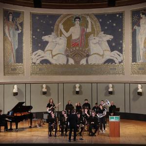 Musiker auf der Bühne in der Großen Aula.