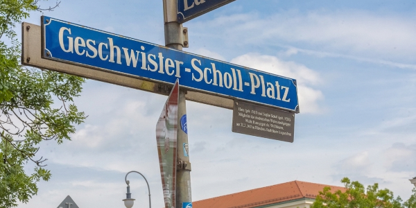 Straßenschild Geschwister-Scholl-Platz