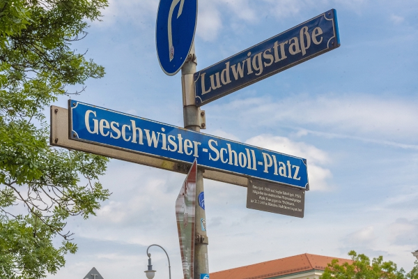Straßenschild Geschwister-Scholl-Platz