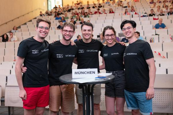 Das Team (vlnr: Fabian Müller, Moritz Eichinger, Georg Scheffler, Zeinesh Beimenbetova, Andrew Sursanto)