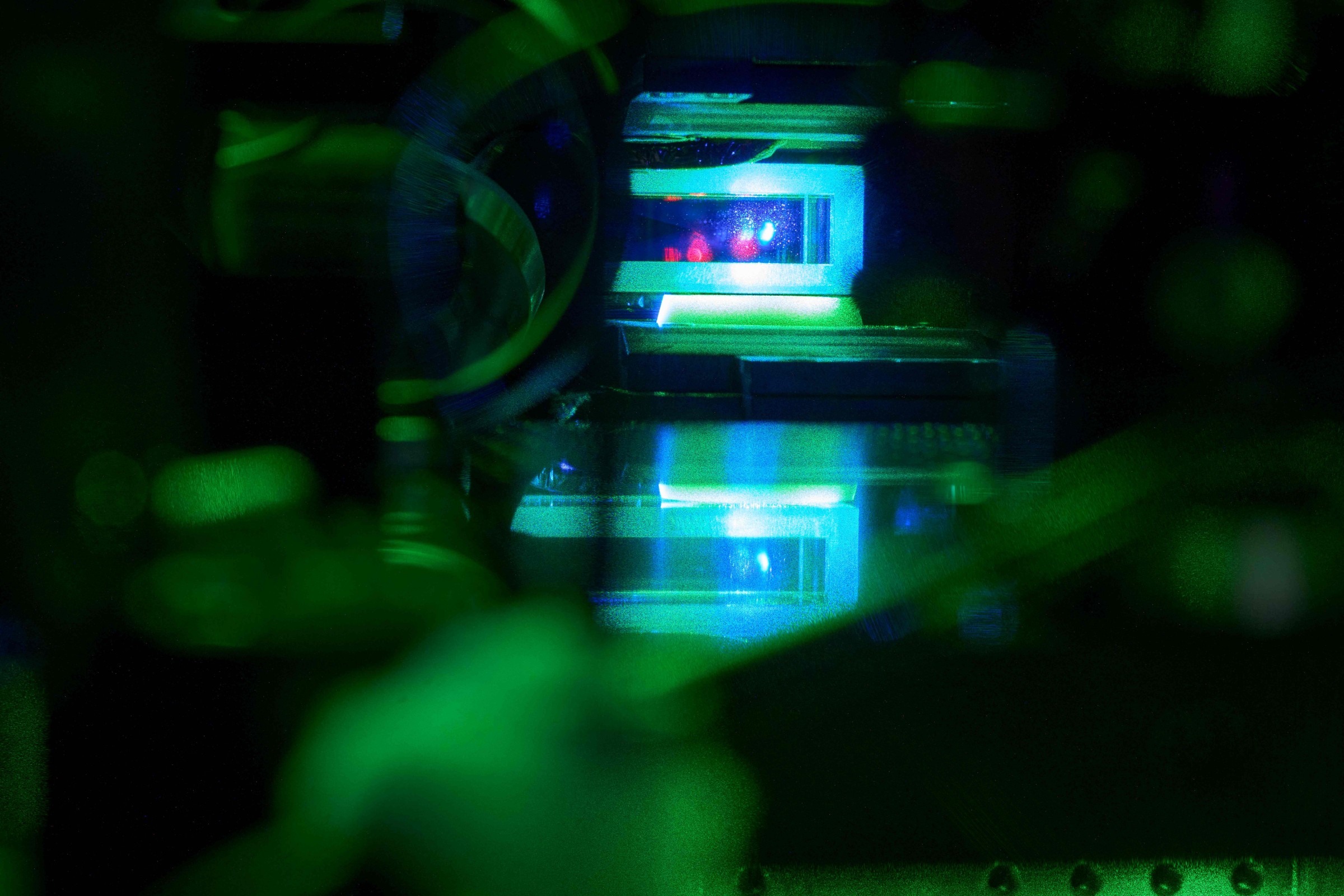 量子シミュレーションで多体系現象を可視化する新手法を開発（Quantum simulation: making collective phenomena visible）