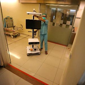 Arzt im Melinda 2 Hospital in Bandung, Indonesien