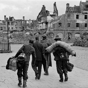 German soldiers returning from the war, in the background the destroyed city center of Munich, taken on July 13, 1945.