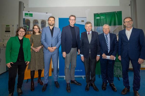 Gruppenfoto bei der Eröffnung des Munich Center for Linguistics