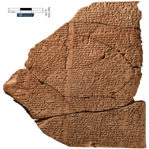 Fragment einer Tontafel mit Keilschrift