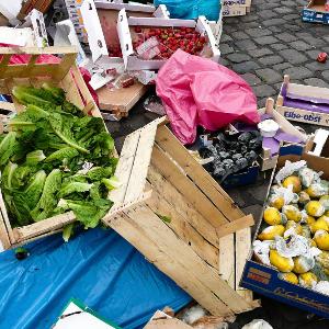 Lebensmittelverschwendung: Müll auf dem Wochenmarkt