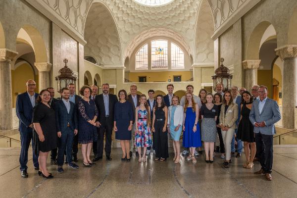 Gruppenbild der Preisträgerinnen und Preisträger am Tag für gute Lehre 2023