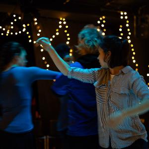 Die Masterprogramme verbinden theaterwissenschaftliche Forschung mit praktischer Arbeit an Theater, Tanz und Performance.