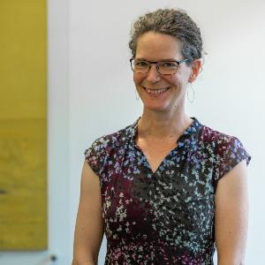 Porträt von Prof. Frauke Kreuter, Inhaberin des Lehrstuhls für Statistik und Data Science in den Sozial- und Humanwissenschaften und Co-Direktorin der Data Science Center an der University of Maryland und der Universität Mannheim und Referentin der KI Lectures