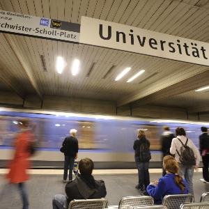 Passengers waiting for the underground at the stop University.