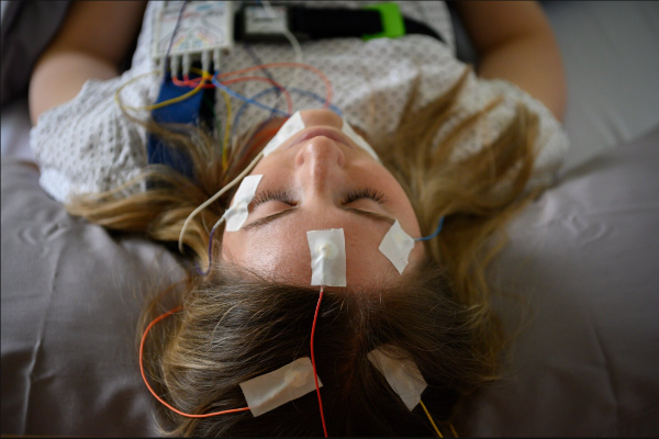 Test person in the sleep laboratory