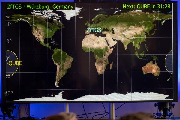 Überflug der Kleinstsatelliten QUBE über Mitteleuropa
